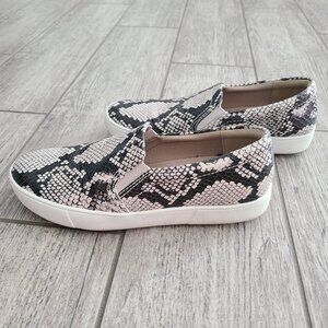 Naturalizer women's Marianne casual slip on sneaker snakeskin print size 6.5